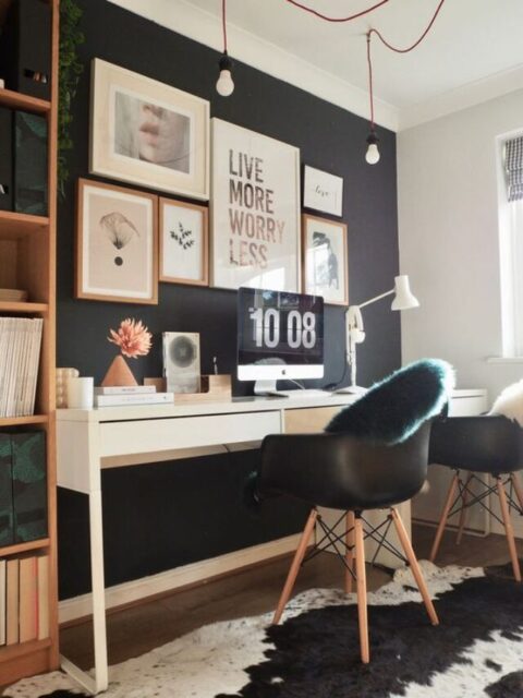 oficina en casa con decoración en blanco y negro