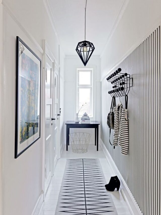 corredor com papel de parede