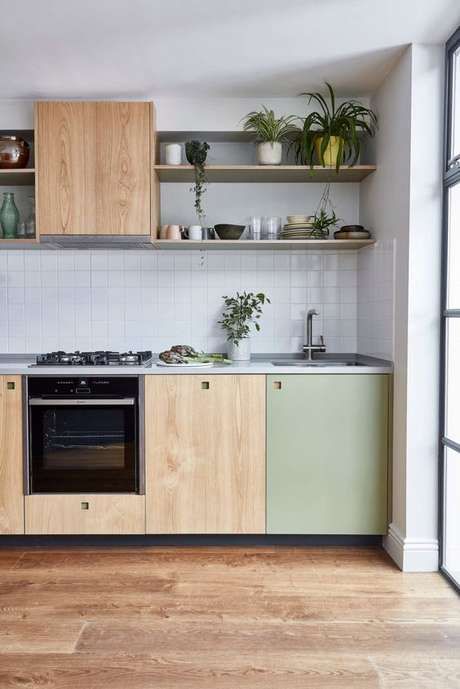 16 Ways to Squeeze a Little Extra Storage Out of a Small Kitchen   Armazenamento cozinha pequena, Cozinha de aluguer, Faça você mesmo cozinha