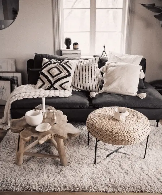 manta branca de crochê sofá cinza