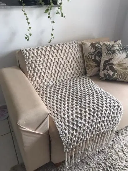 manta para sofá em macramê